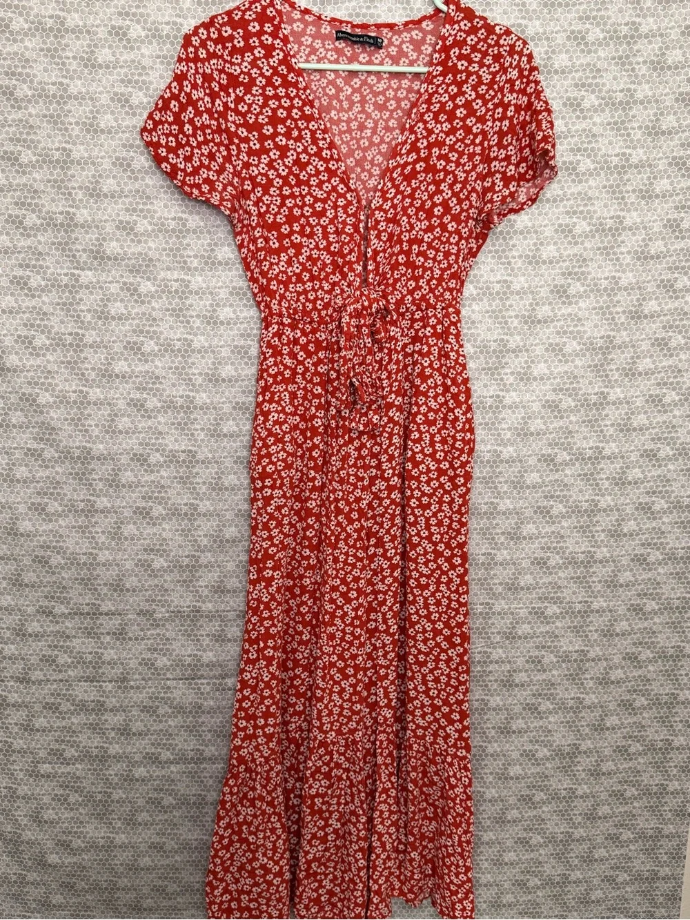 Abercrombie & Fitch red with white floral print midi dress in size M
